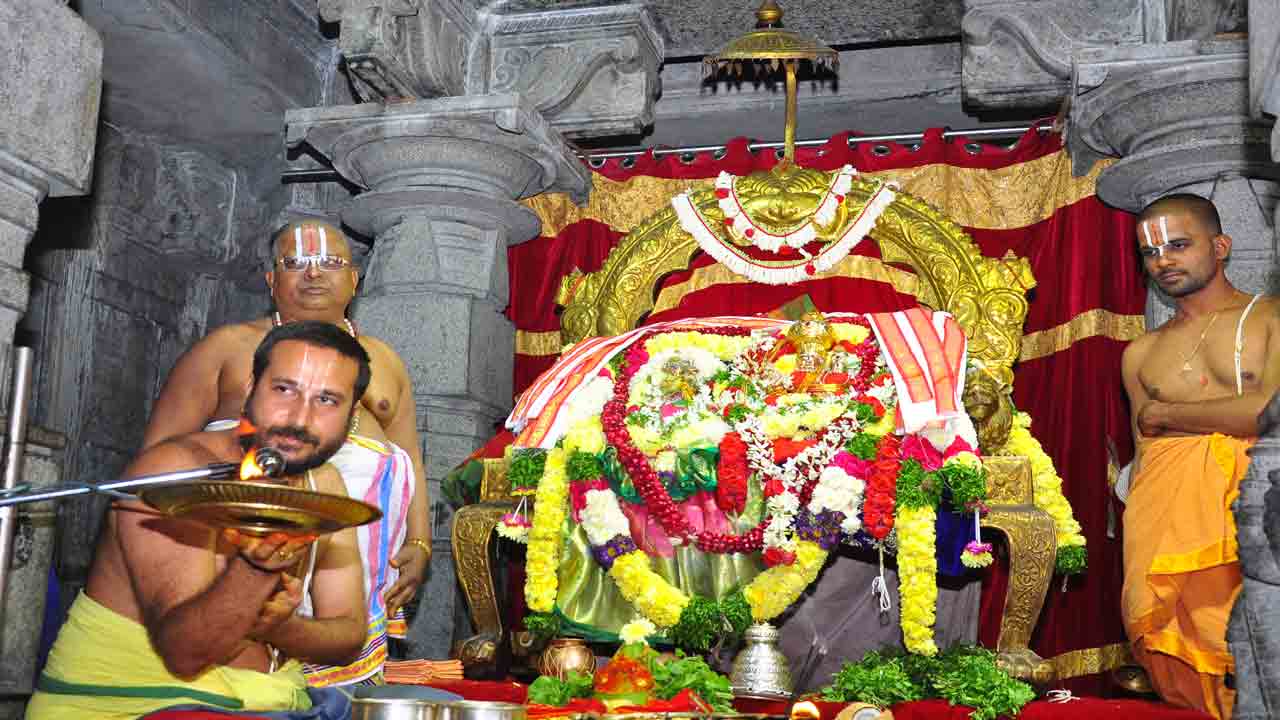 యాదాద్రిలో వైభవంగా నిత్య కల్యాణం