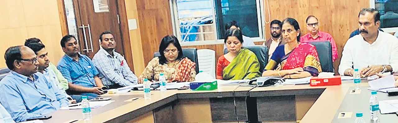 200 మంది విద్యార్థులు దాటితే సోలార్‌ ప్యానెళ్లు