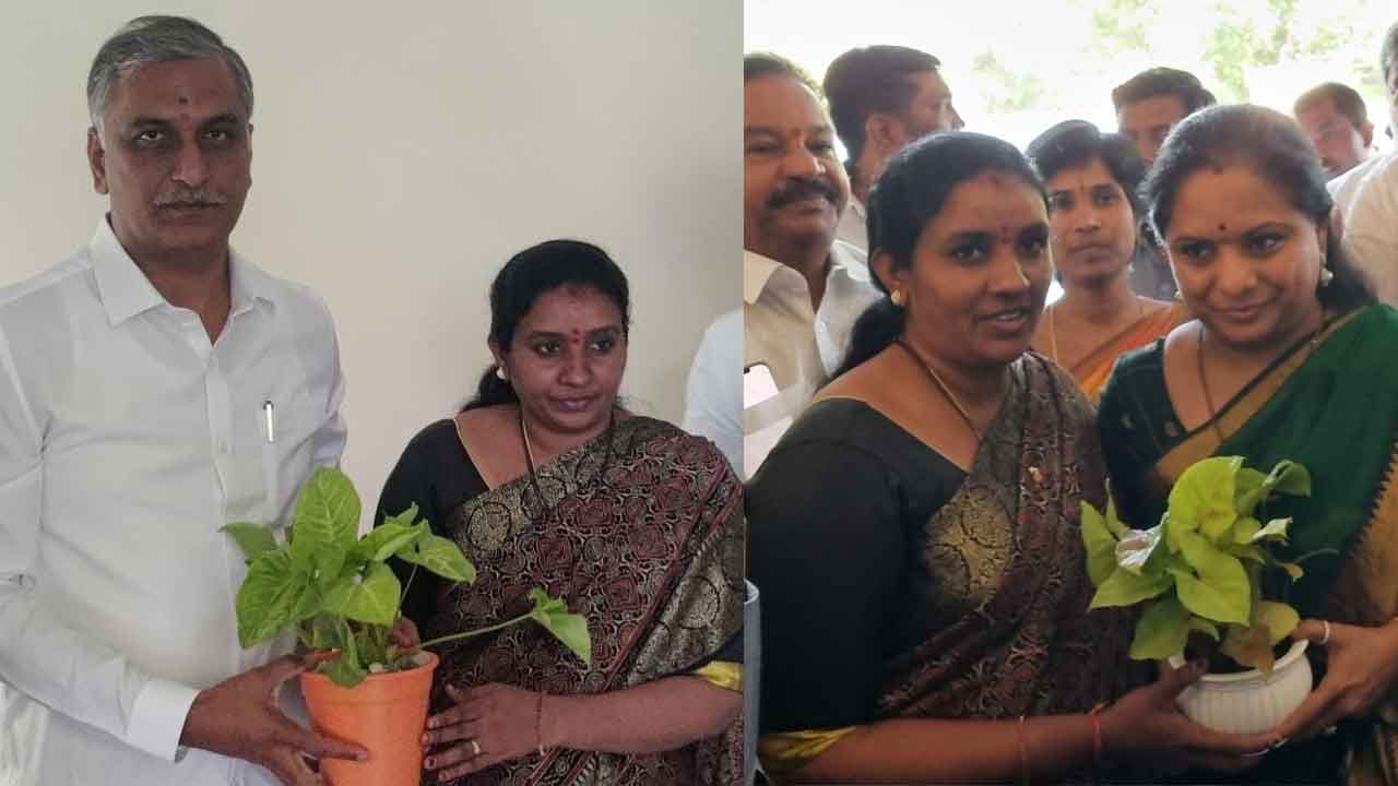 పుష్పగుచ్ఛాలు అందించి.. స్వాగతం పలికి..