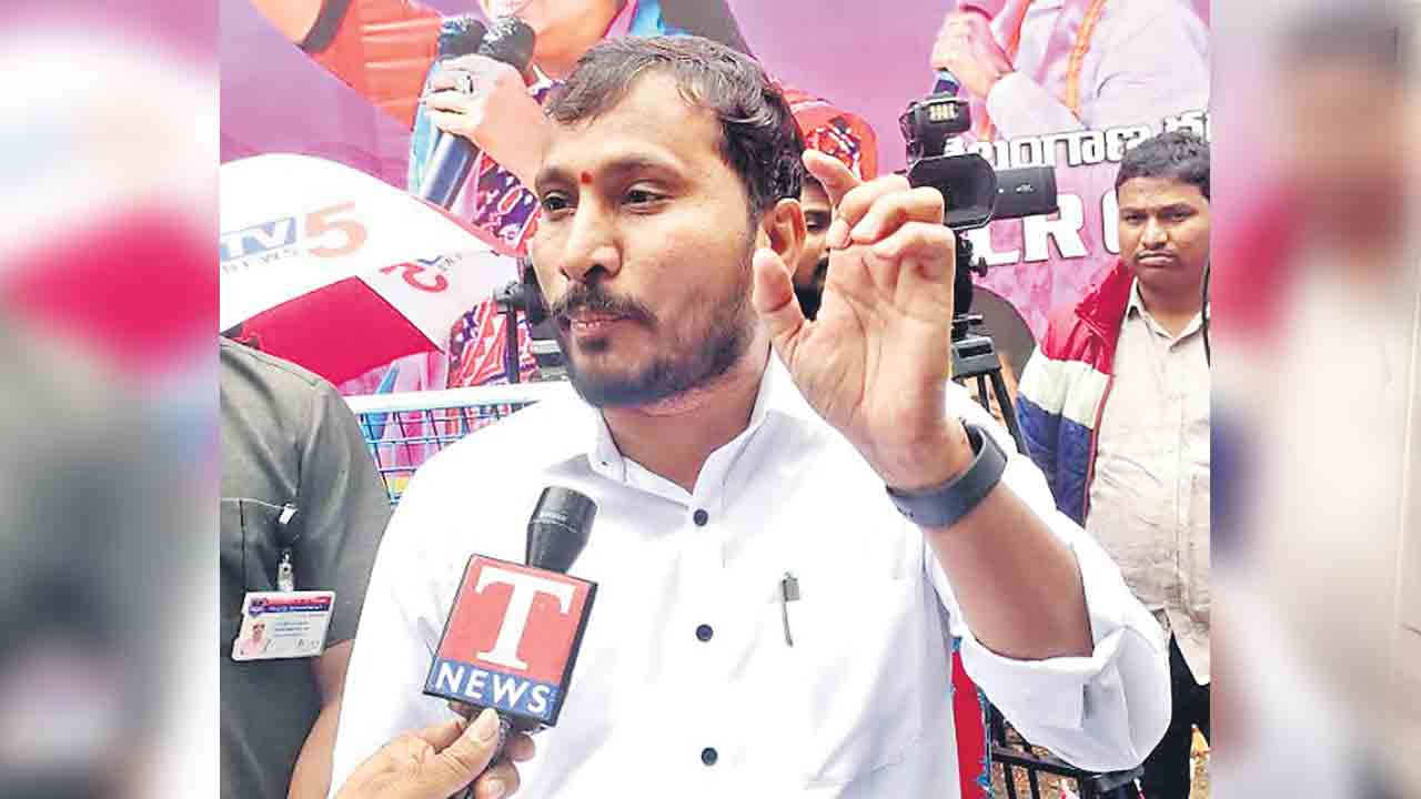 ఎమ్మెల్సీ కవితపై కేంద్రం కుట్ర: కార్పొరేషన్‌ చైర్మన్‌ బాలరాజ్‌యాదవ్‌