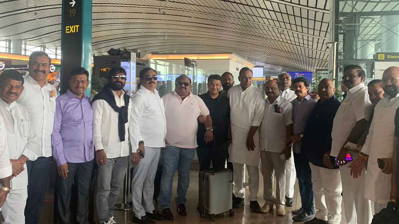 ఢిల్లీకి పయనమైన టీఆర్‌ఎస్‌ మంత్రులు