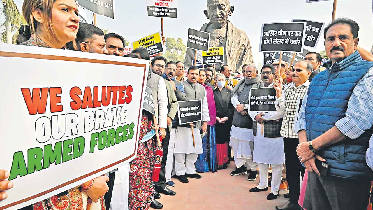మోదీ మౌనం వీడు.. చైనా చొరబాటుపై స్పందించాలి