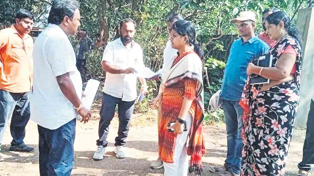 ‘దళితబంధు’తో ఆర్థికంగా ఎదగాలి