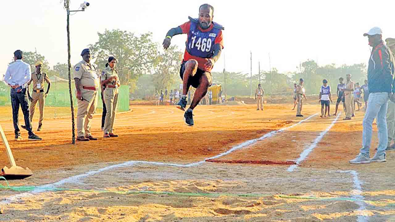 సిద్దిపేటలో పోలీస్‌ దేహదారుఢ్య పరీక్షలు ప్రారంభం