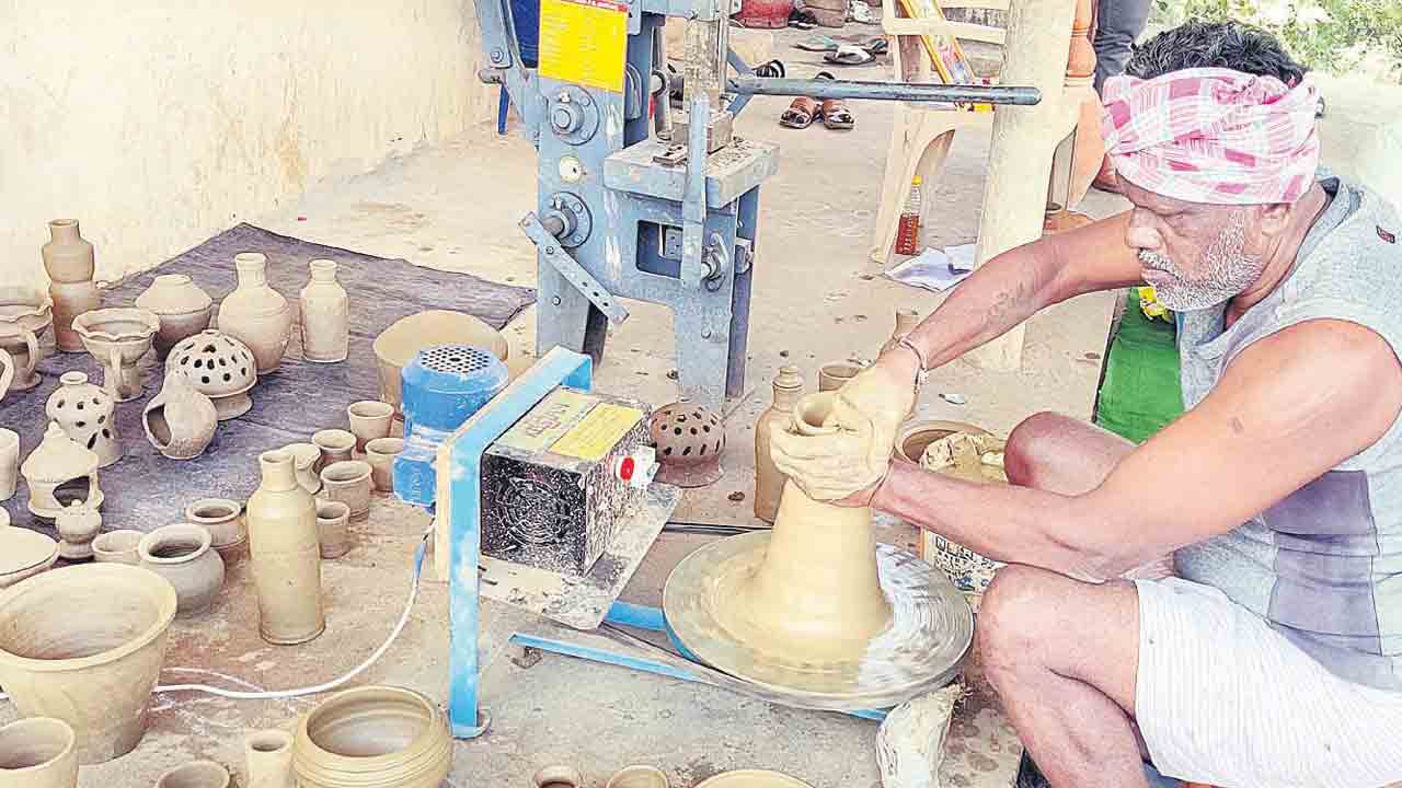 కులవృత్తులకు సర్కారు చేయూత