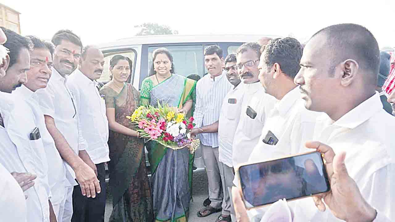 ఎమ్మెల్సీ కవితకు ఘన స్వాగతం