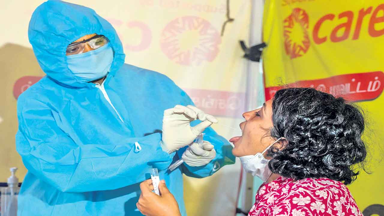 చైనా, జపాన్, దక్షిణకొరియా సహా 5 దేశాల ప్రయాణికులకు కరోనా టెస్ట్ తప్పనిసరి