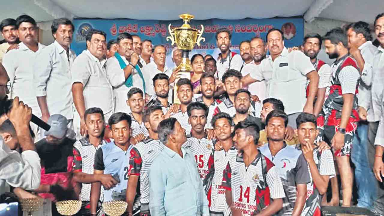 వాలీబాల్‌ టోర్నమెంట్‌ విజేత గుండ్లపల్లి