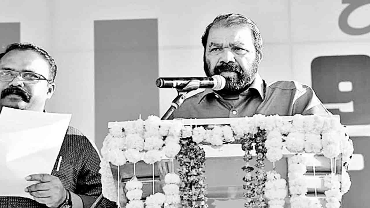 కార్మిక చట్టాల నిర్వీరం ఘనత మోదీదే