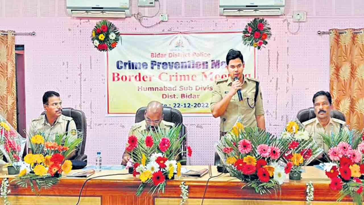 సరిహద్దు నేరాల నియంత్రణకు కలిసి పనిచేద్దాం : బీదర్‌ జిల్లా ఎస్పీ కిశోర్‌ బాబు