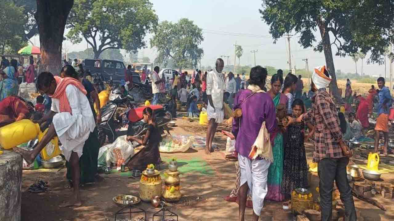 కొనసాగుతున్న షష్ఠి బోనాలు