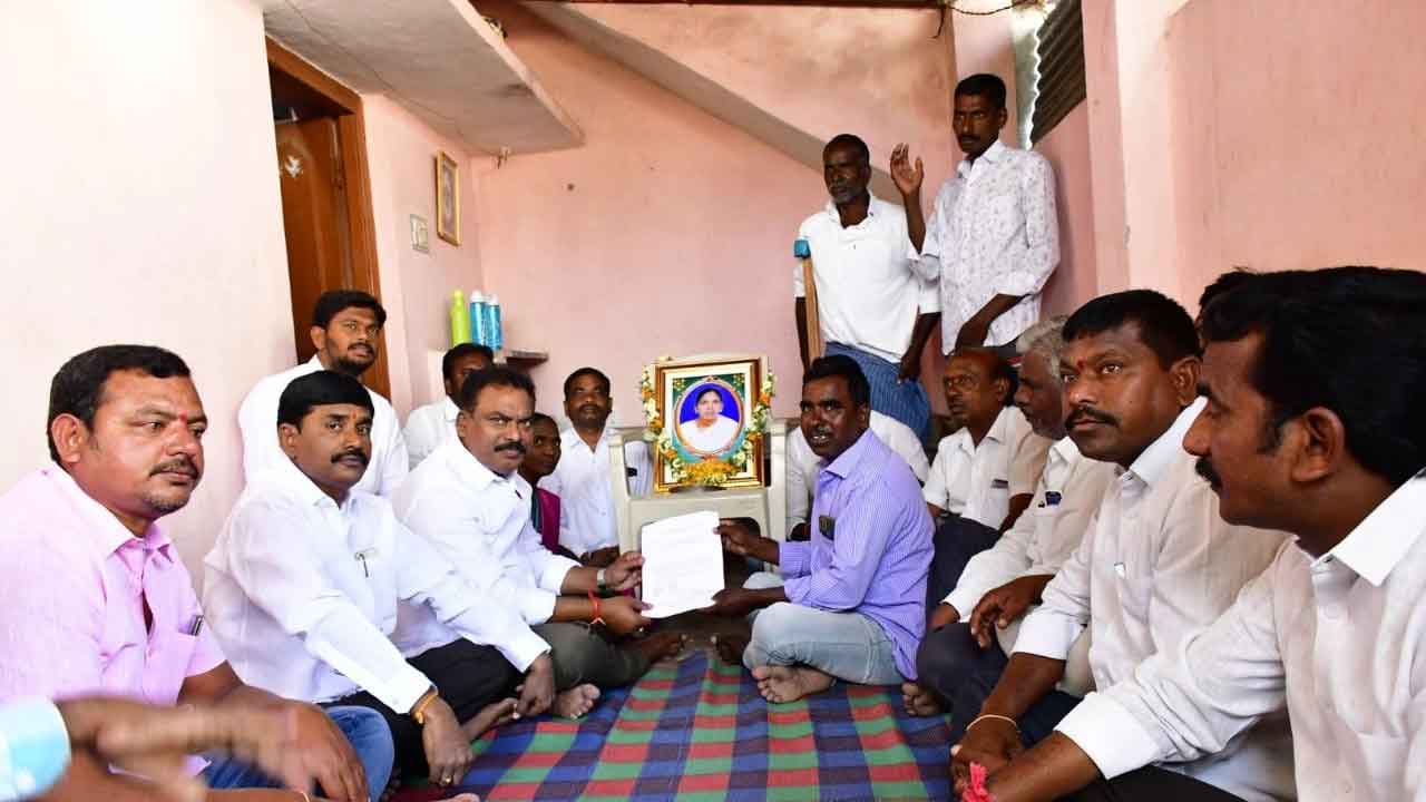 రైతు బీమాతో ఆర్థిక భరోసా