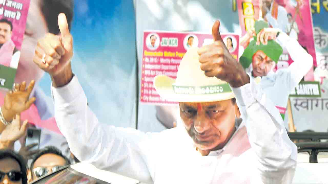 దేశం కోసం పిడికిలెత్తి