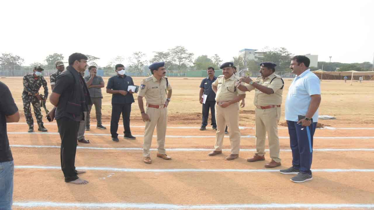పోలీస్‌ అభ్యర్థులకు దేహదారుఢ్య పరీక్షలు
