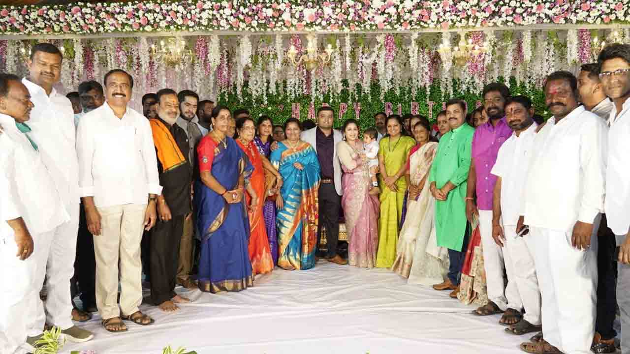 పుట్టిన రోజు వేడుకల్లో ఎమ్మెల్సీ కవిత