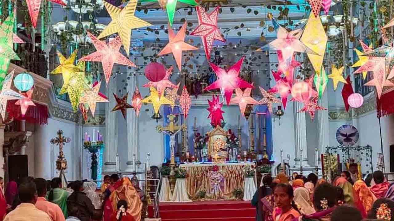 ఖమ్మం చర్చిలో ఘనంగా క్రీస్తు జన్మదిన వేడుకలు