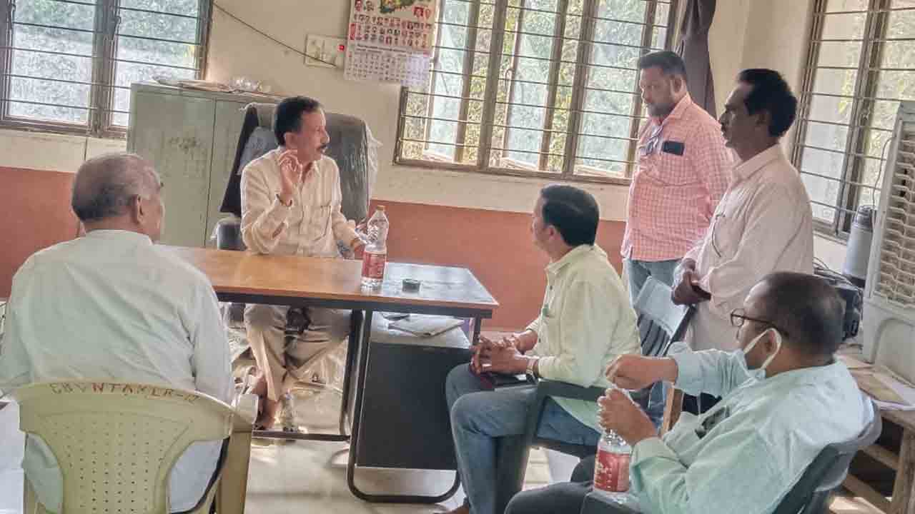 జడ్పీ సీఈవో ఆకస్మిక తనిఖీ