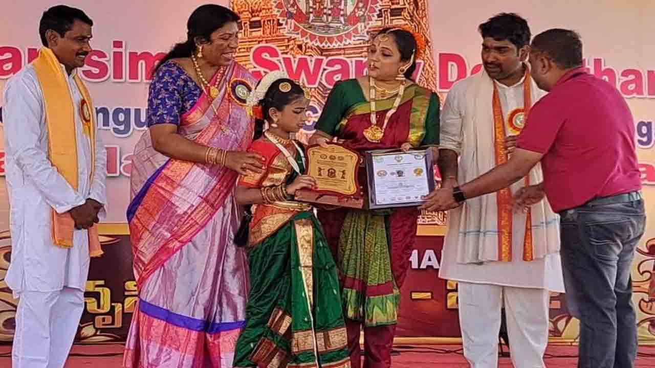 డ్యాన్స్‌ ఫెస్టివల్‌లో ఖమ్మం బాలిక ప్రతిభ