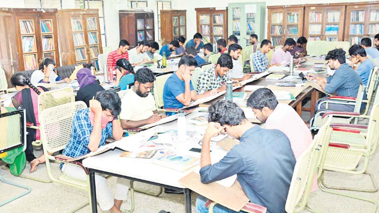 కొలువుల జాతర.. పెద్ద సంఖ్యలో నోటిఫికేషన్ల జారీ