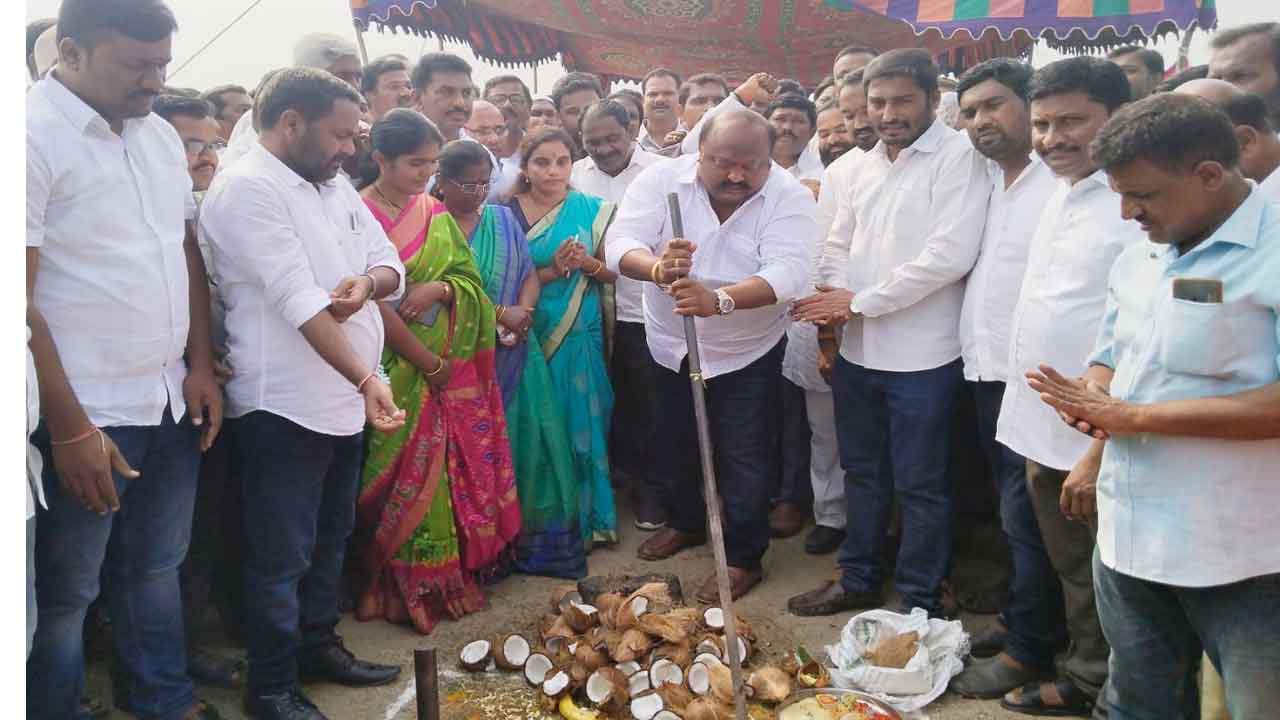 తెలంగాణలో గ్రామీణ రోడ్లకు మహర్దశ : మంత్రి గంగుల కమలాకర్‌