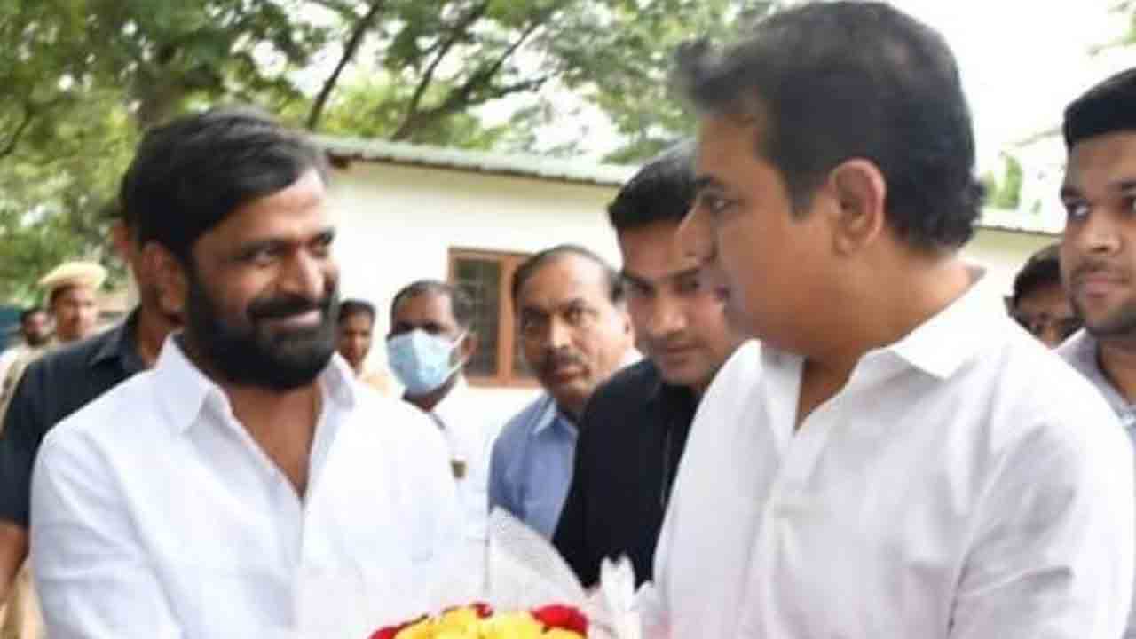 పాలమూరులో బ్యాటరీవెలుగులు