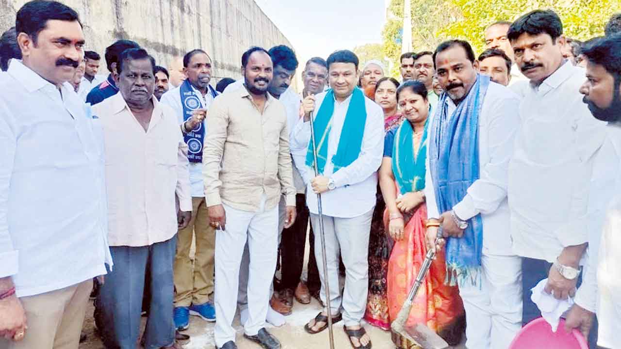 బీటీ రోడ్డు నిర్మాణ పనులు ప్రారంభం