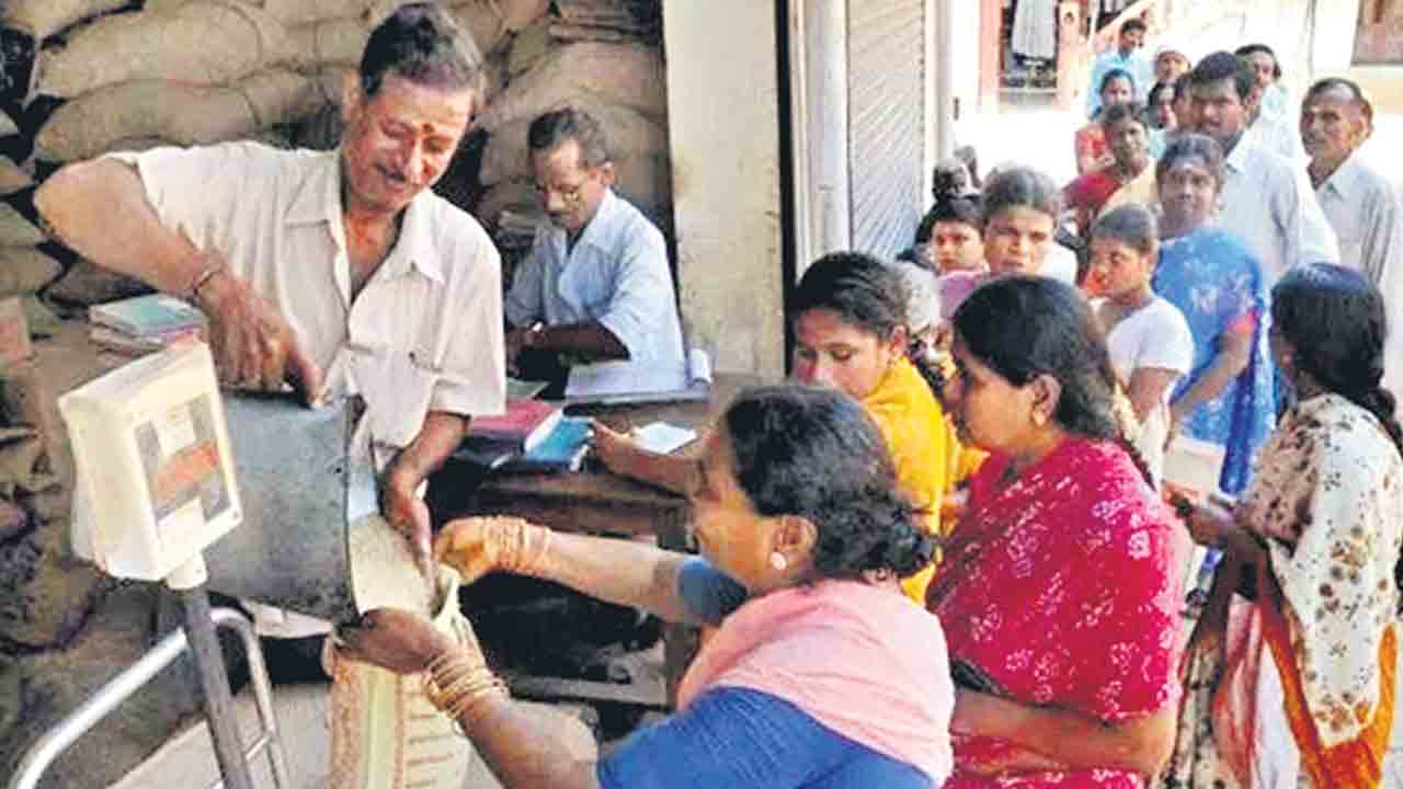 ఏడాది పాటు ఉచితంగా రేషన్‌