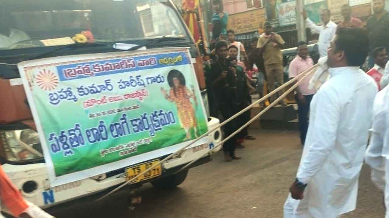 పంటితో డీసీఎంను లాగిన హరీశ్‌