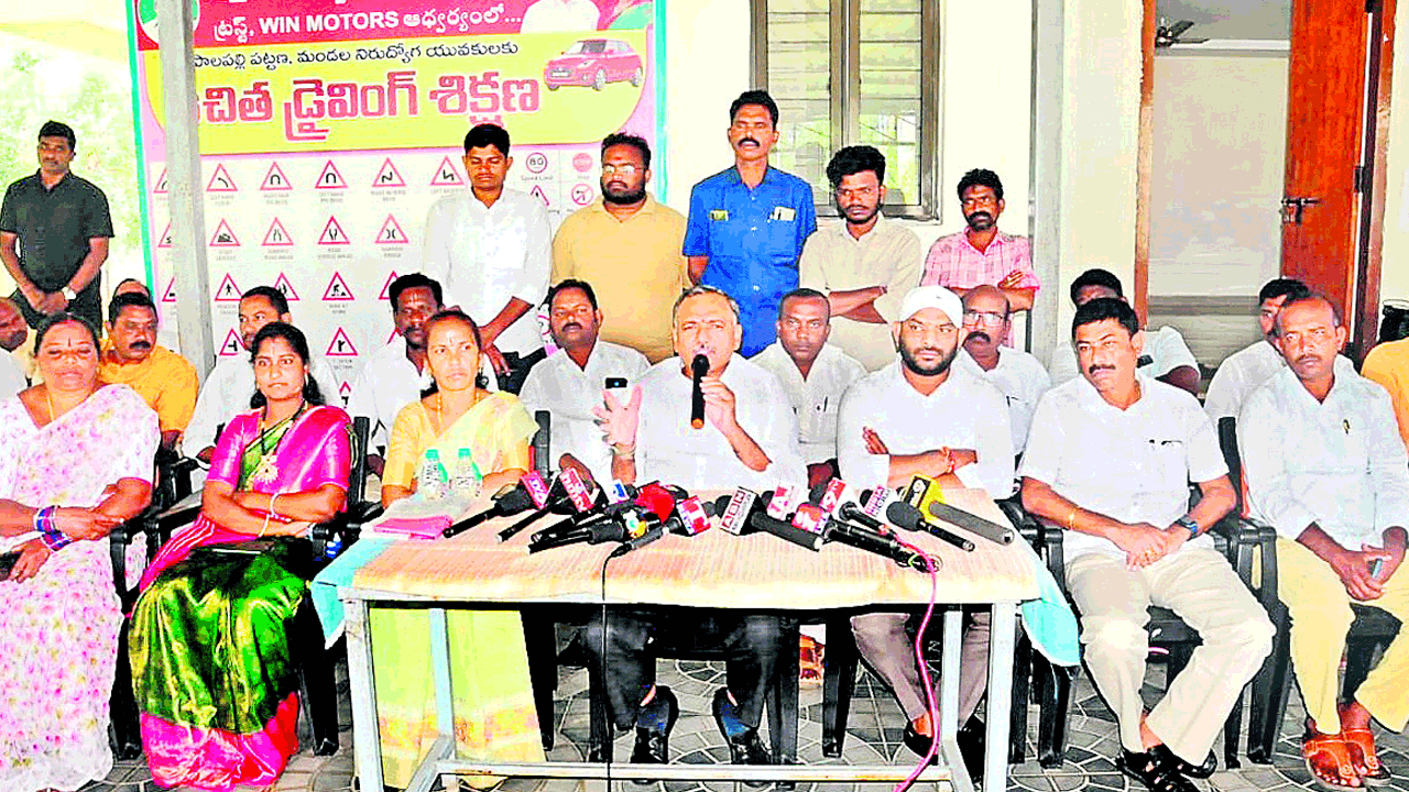 బీఆర్‌ఎస్‌ ఆవిర్భావంతోఆ పార్టీల్లో వణుకు