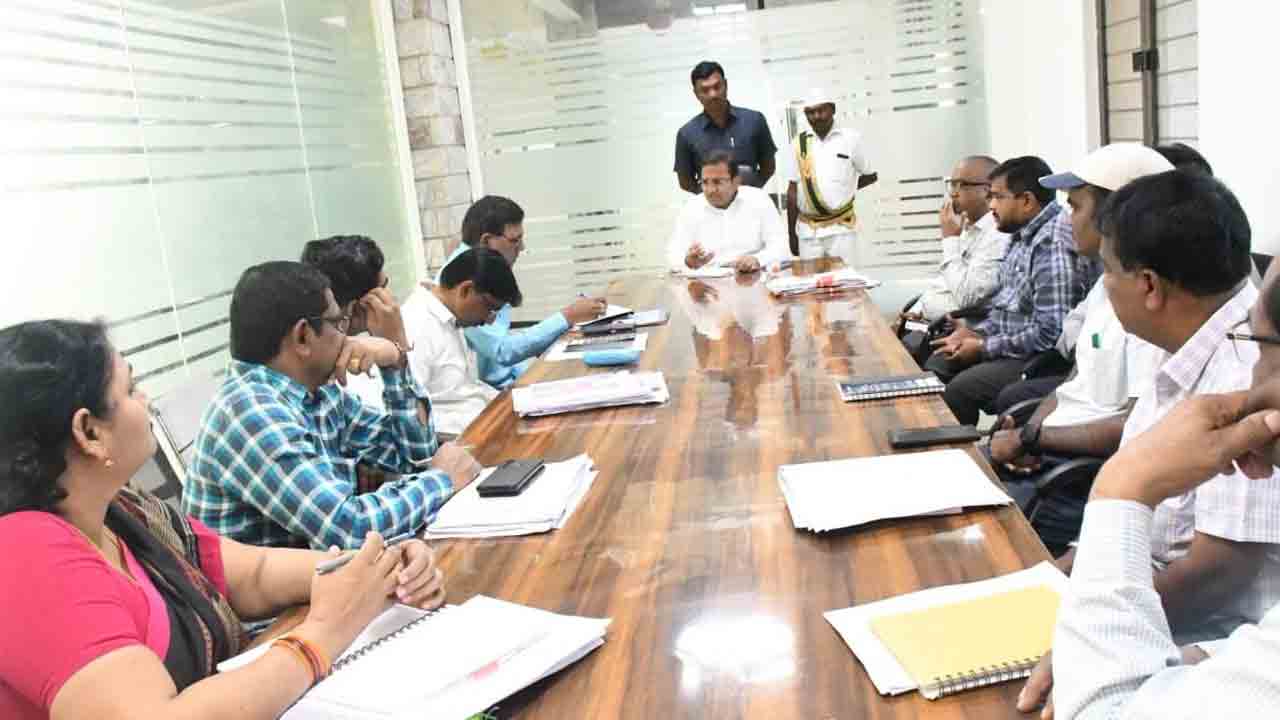 కలెక్టరేట్‌ పనులు త్వరగా పూర్తి చేయాలి