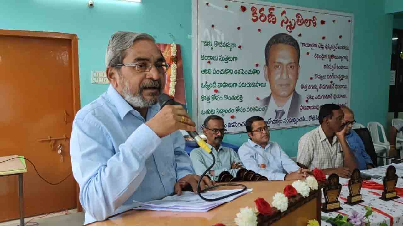 విద్యార్థులు శాస్త్రీయ దృక్పథం అలవర్చుకోవాలి