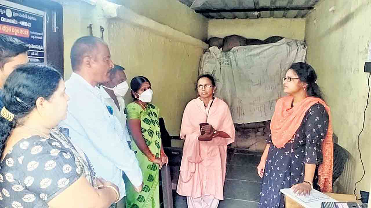 రేషన్ సరుకులను సకాలంలో అందించాలి