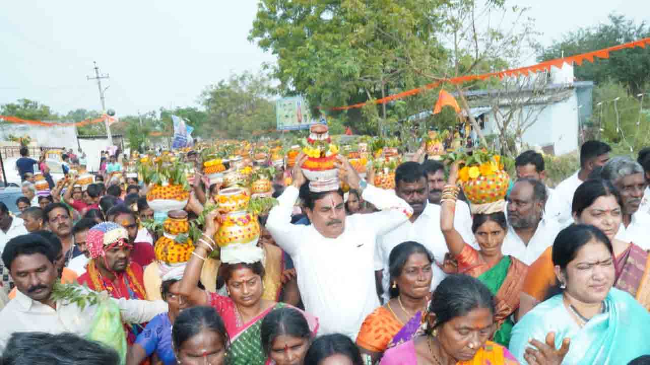 ప్రభుత్వ పథకాలను ప్రజల్లోకి తీసుకెళ్లాలి