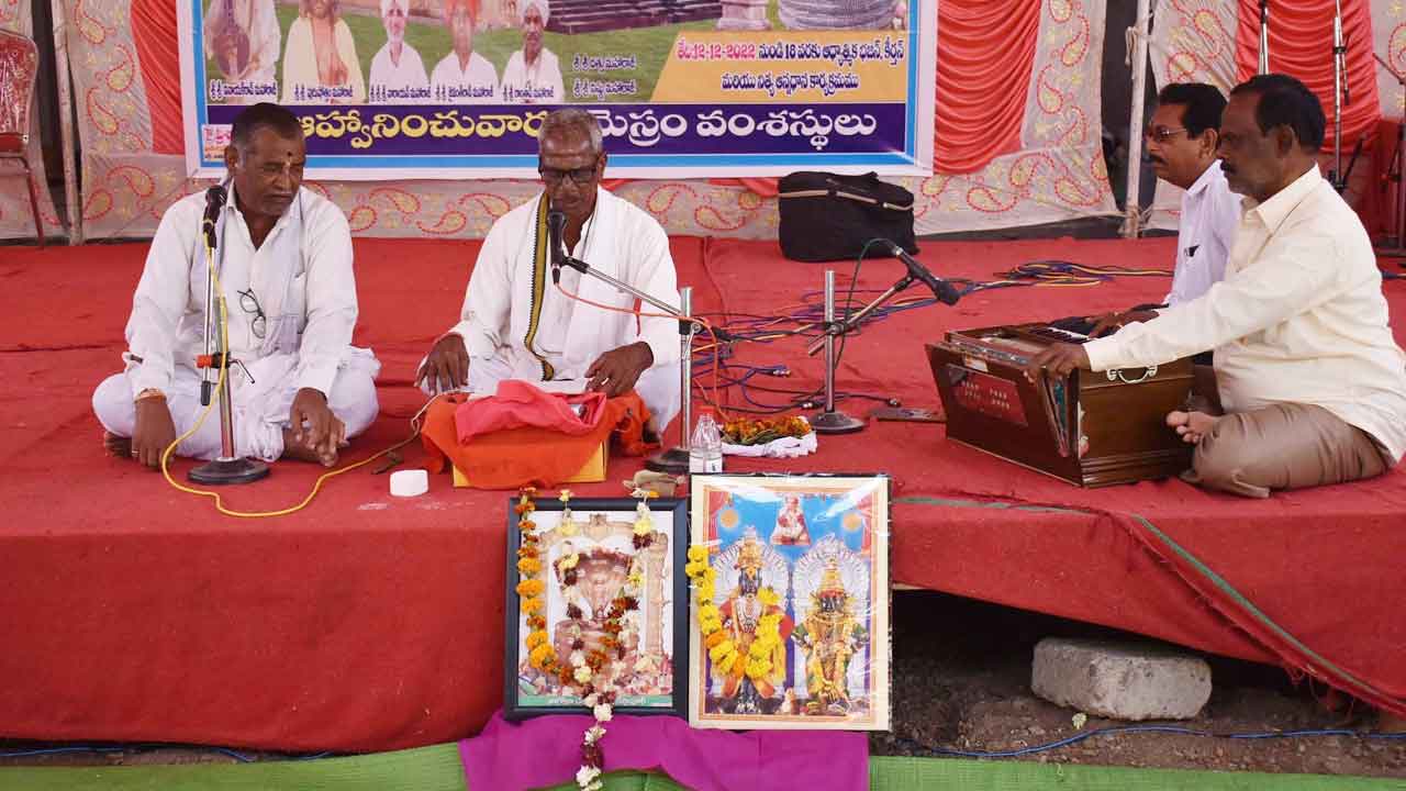 వైభవంగా ఆధ్యాత్మిక ప్రవచనాలు, భజన కీర్తనలు