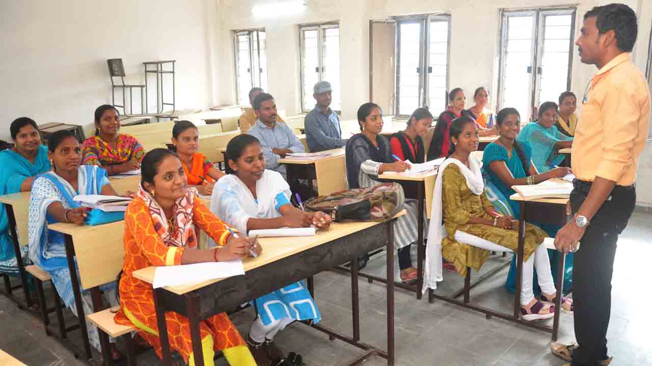 కొలువే లక్ష్యం