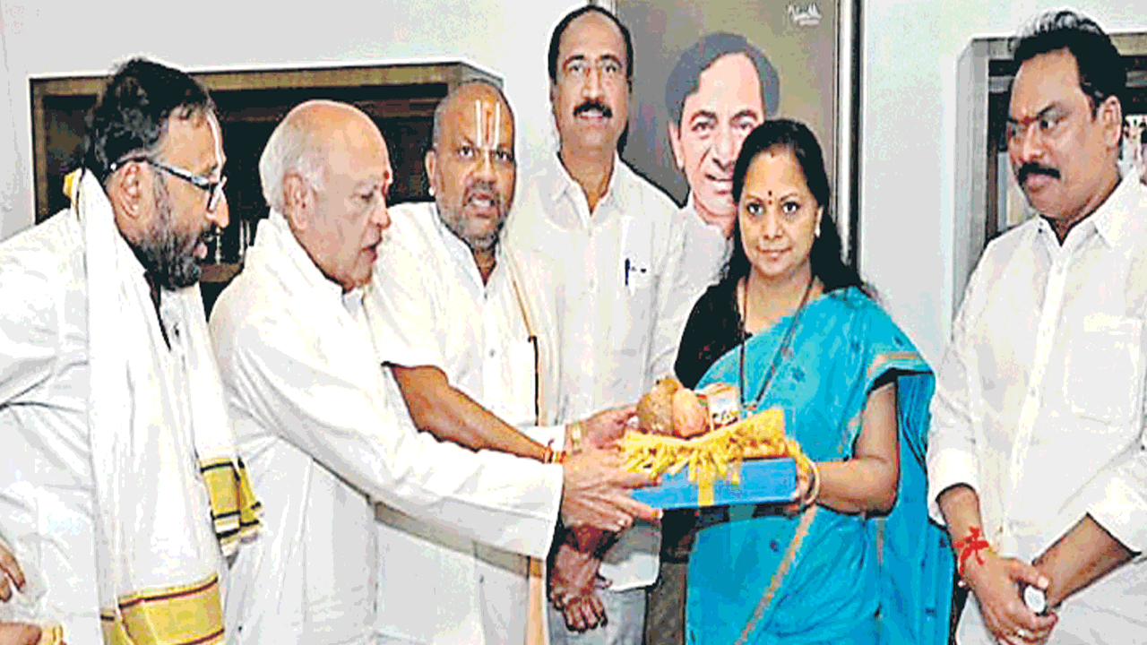 కవిత చొరవతోనే కొండగట్టుకు 100 కోట్లు