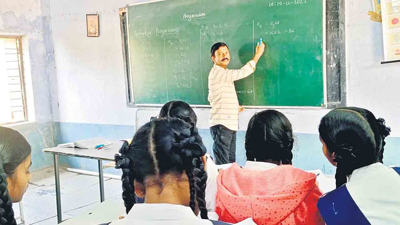 ఆదర్శ మాస్టార్