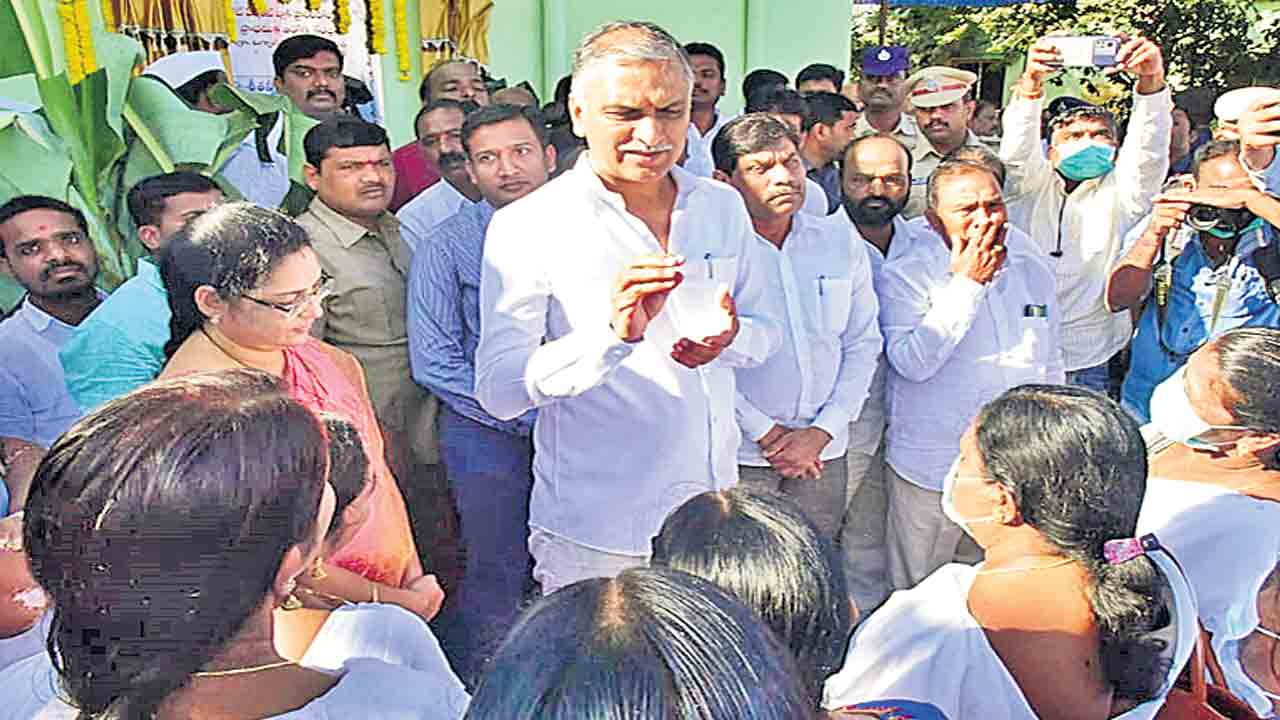 ప్రభుత్వ దవాఖానల్లోనే కాన్పులు చేయించాలి