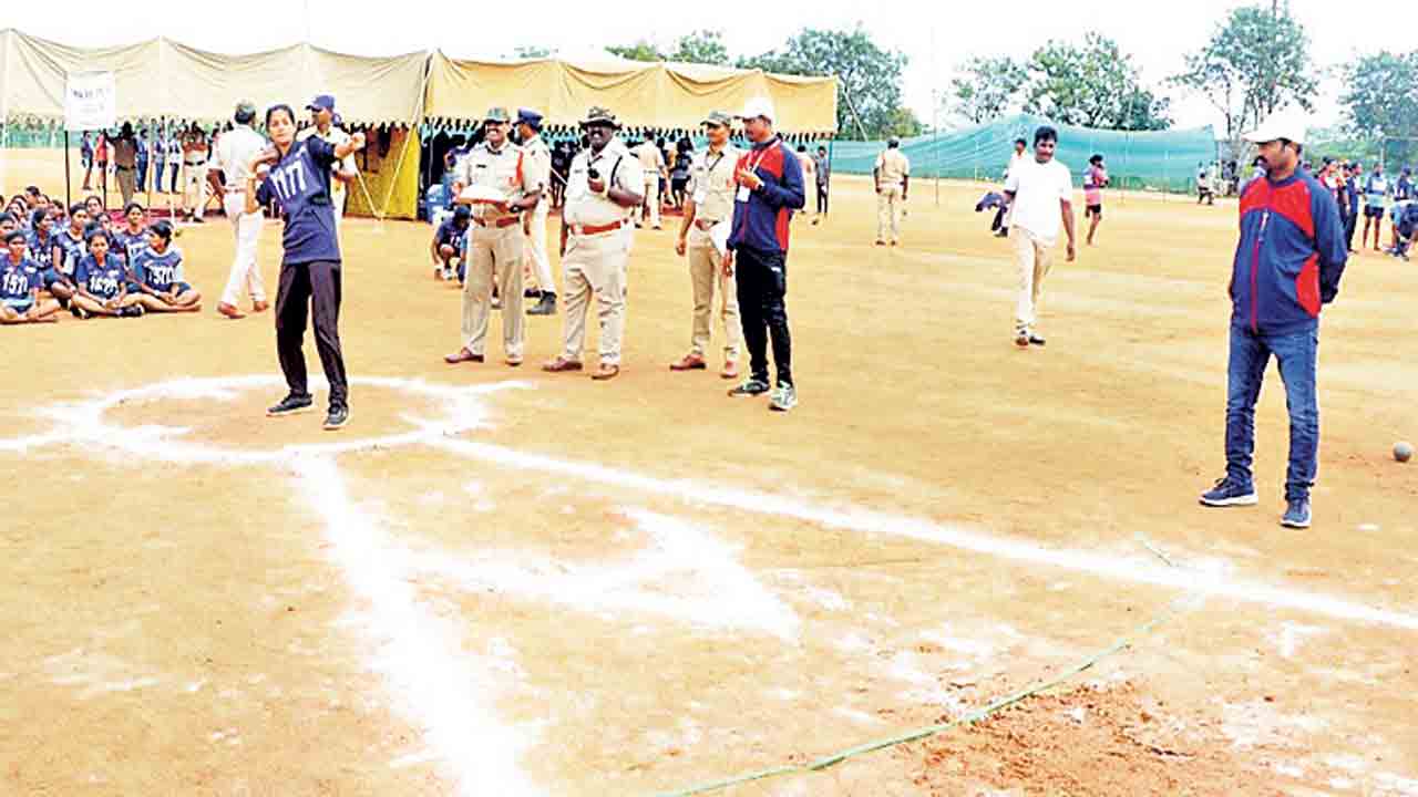 పోలీస్‌ అభ్యర్థుల దేహ దారుఢ్య పరీక్షలు.. తుది పరీక్షకు 578 మంది