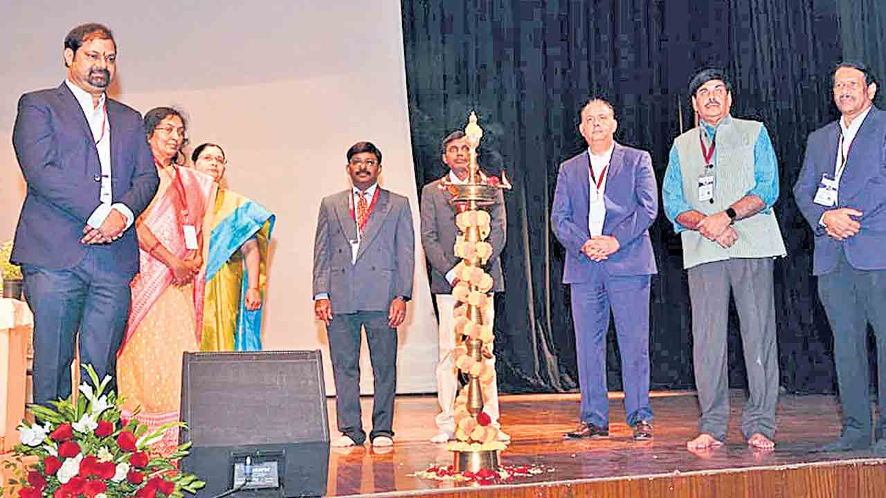 మానవజాతి మనుగడకు.. నైపుణ్యం కలిగిన ఫార్మిస్టుల సేవలు అవసరం