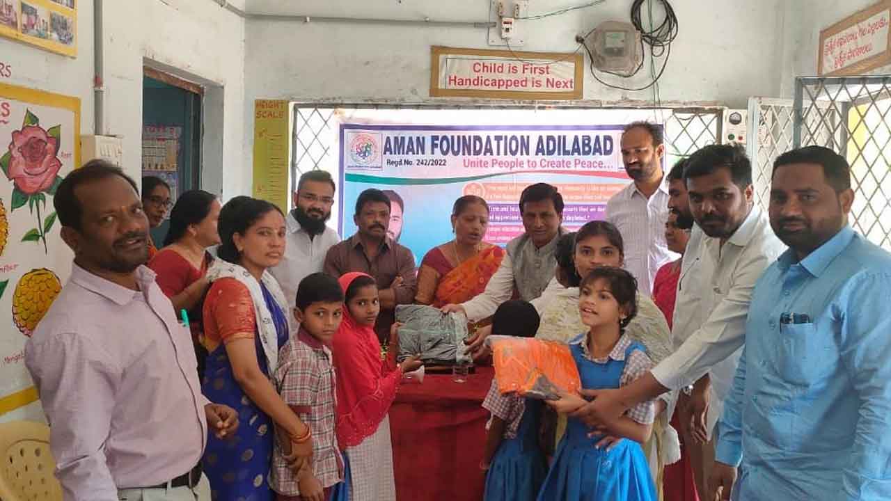 సామాజిక సేవ చేయడం అభినందనీయం