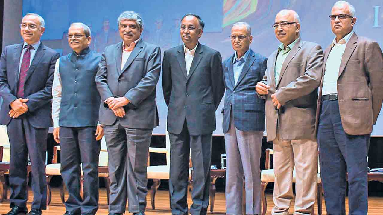 చిన్న అపార్ట్‌మెంట్‌లో మొదలై 6 లక్షల కోట్లకు ఇన్ఫోసిస్‌