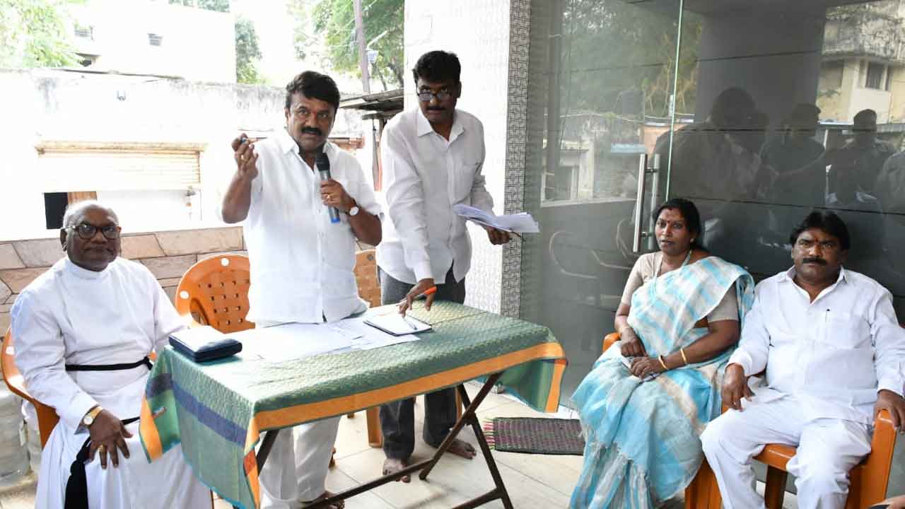 చర్చిలు, గ్రేవ్‌యార్డుల అభివృద్ధికి ప్రత్యేక కార్యాచరణ : మంత్రి తలసాని