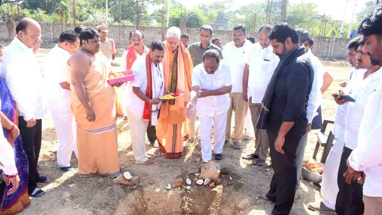 వెల్మల అభ్యున్నతికి కృషి