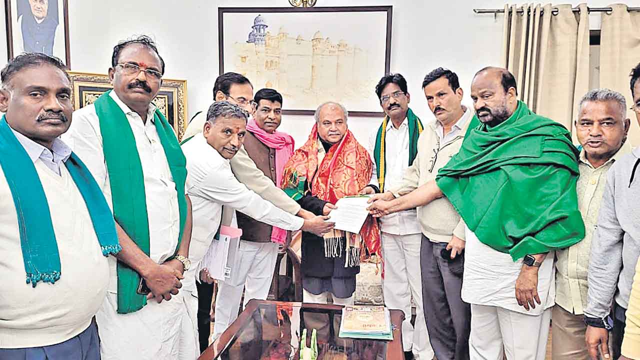 చెరుకు రైతుల సమస్యలు పరిష్కరించండి