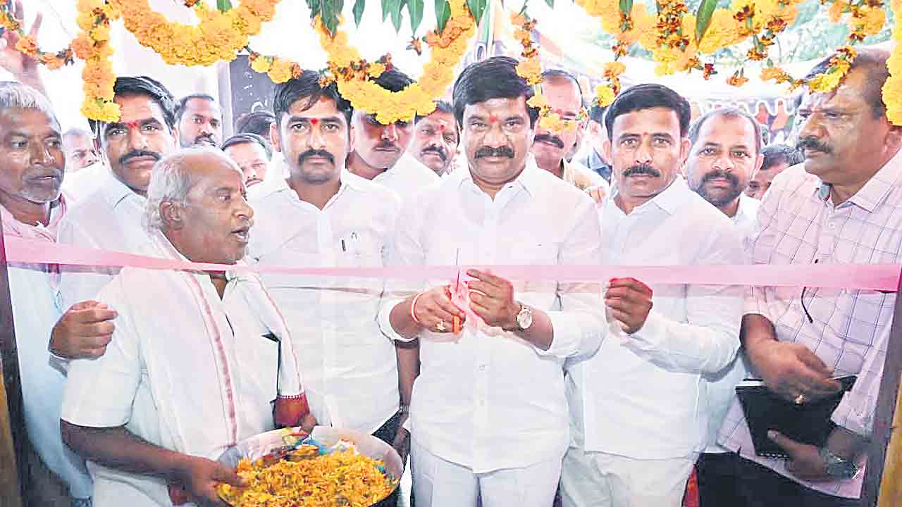 ప్రజలు కేసీఆర్‌కు అండగా నిలవాలి