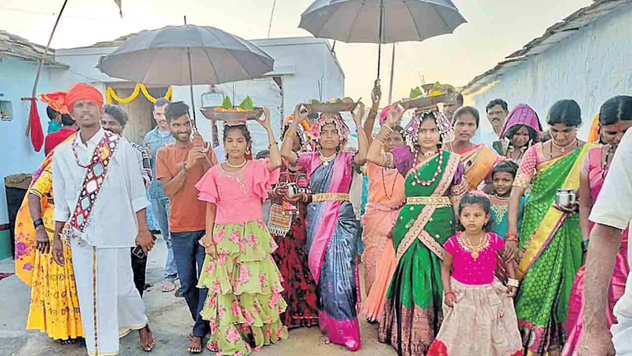 ఘనంగా గిరిజనుల ఉత్సవాలు