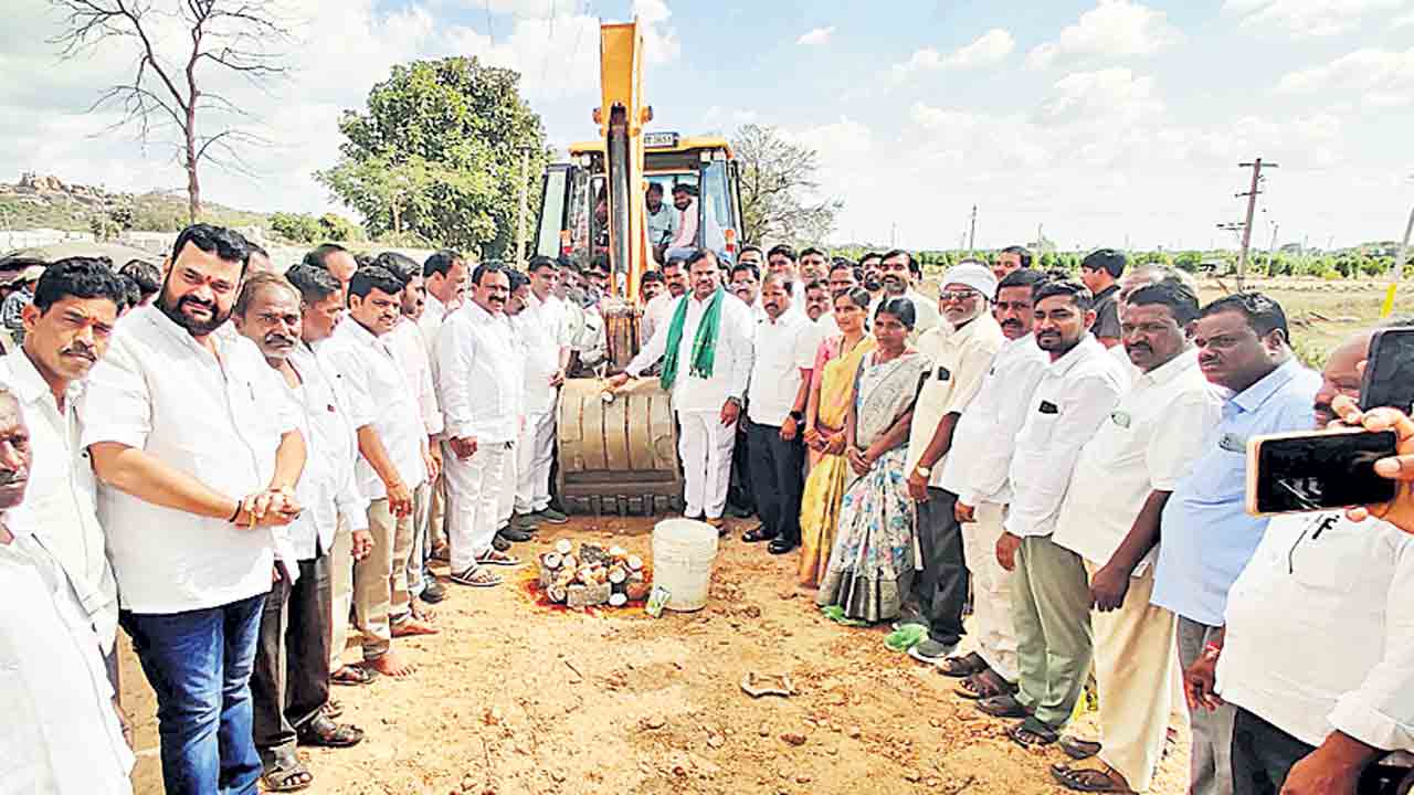 రూ. 65 కోట్లతో మున్సిపాలిటీ అభివృద్ధి