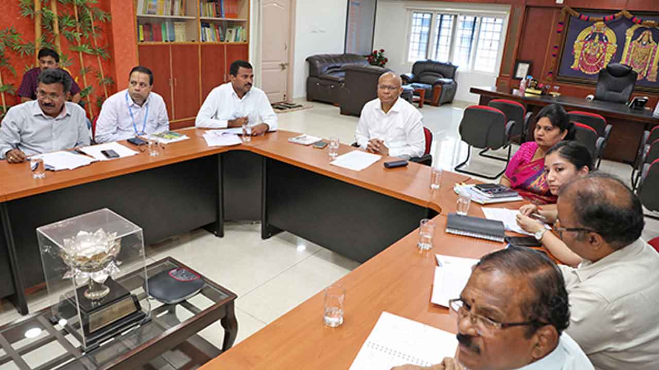 శ్రీనివాస సేతు పనులు పూర్తి చేయాలి : టీటీడీ ఈవో