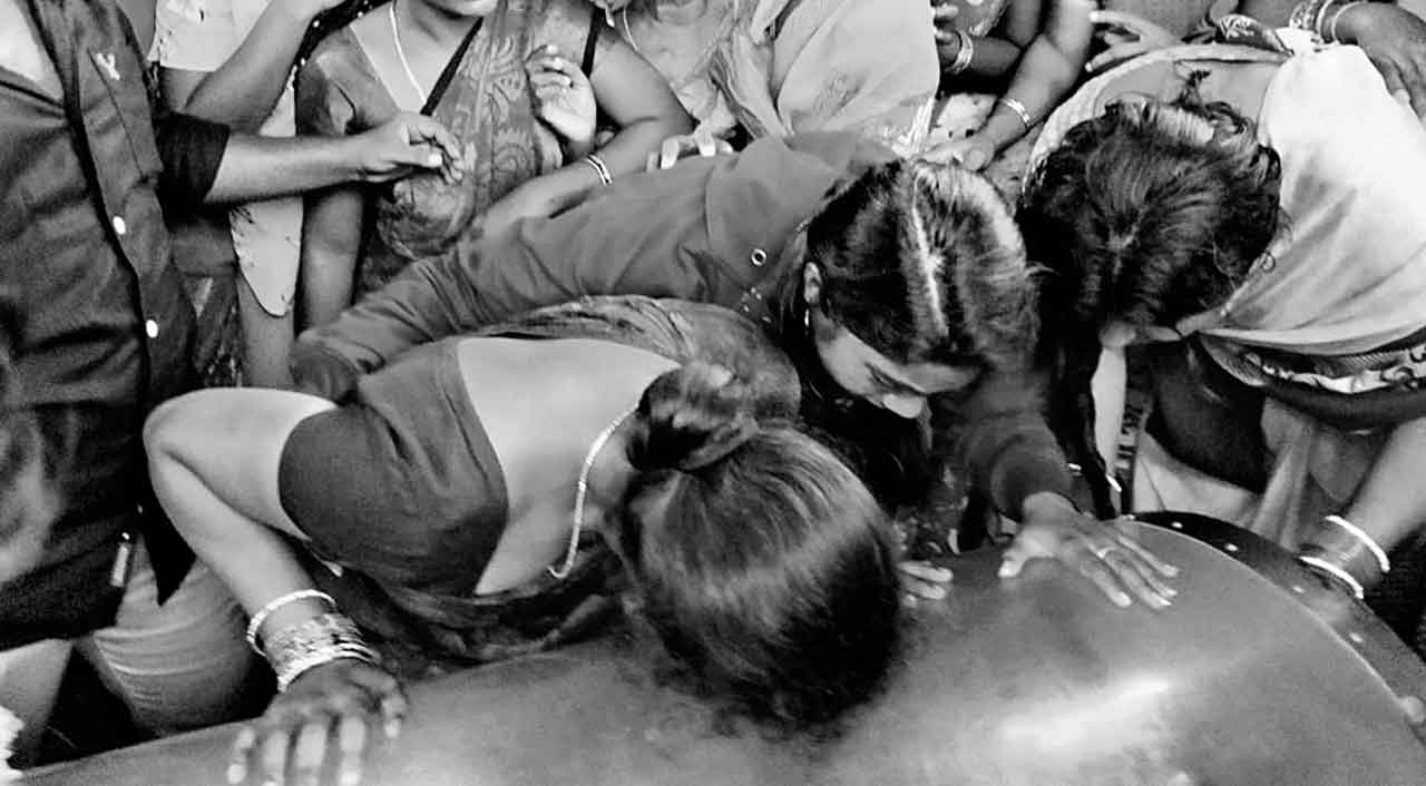 చిన్నారి ఇందు మృతి.. జవహర్‌నగర్‌లో తీవ్ర విషాదం